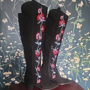 Carlos Santana™️ Embroidered Floral Black Knee-High Boots